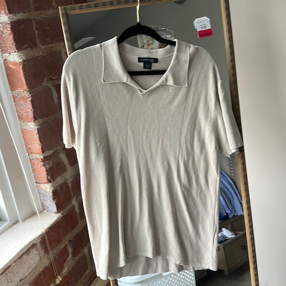Kenneth Cole Polo used like NEW. Never worn out. Didn’t fit but a great shirt.
